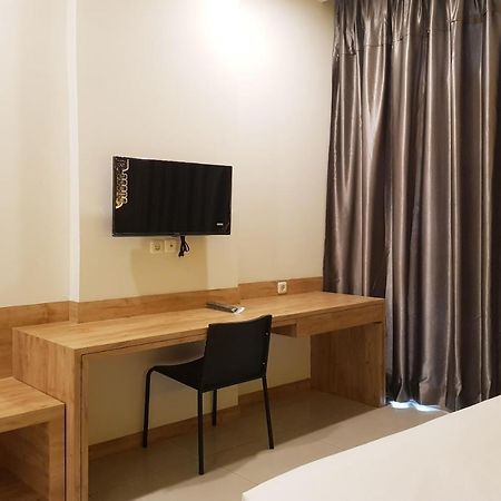 Oyo 90015 Platinum Guest House Medan Esterno foto