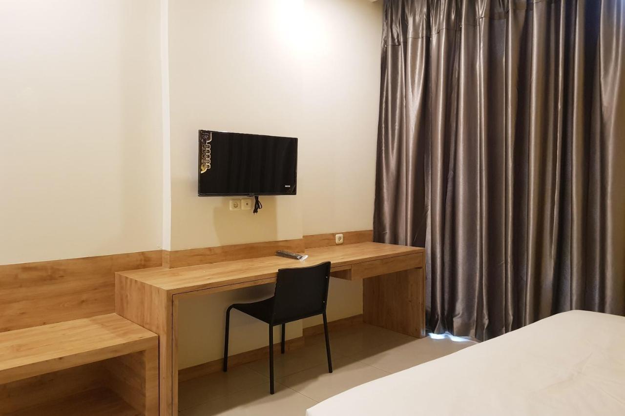 Oyo 90015 Platinum Guest House Medan Esterno foto