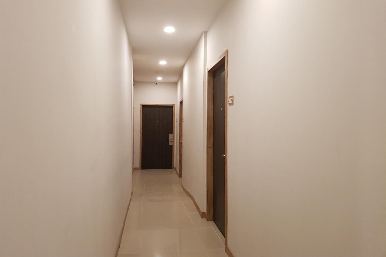Oyo 90015 Platinum Guest House Medan Esterno foto