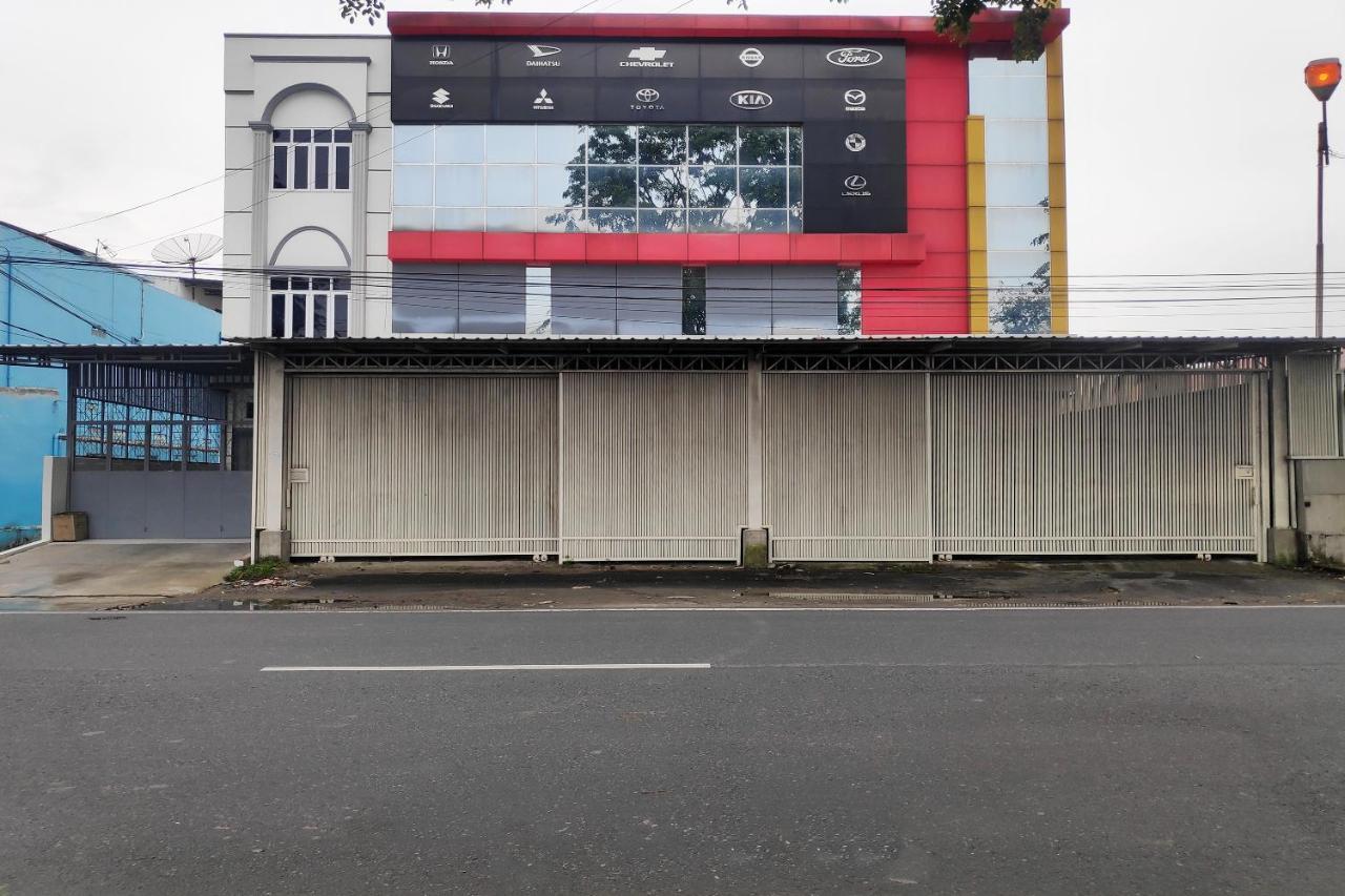 Oyo 90015 Platinum Guest House Medan Esterno foto