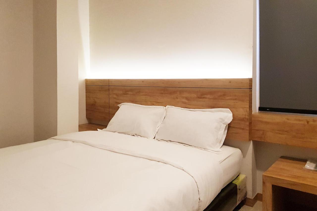 Oyo 90015 Platinum Guest House Medan Esterno foto
